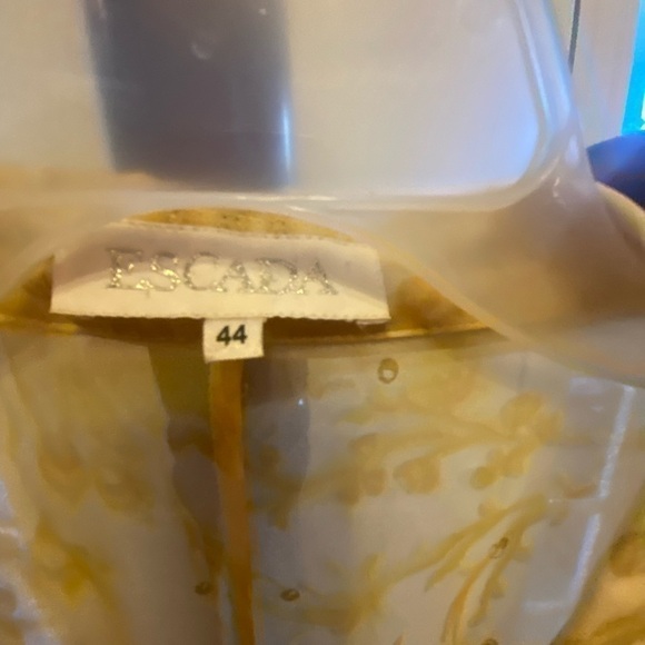 ESCADA YELLOW FLORAL BUTTON DOWN SILK TOP SIZE 44 - Picture 3 of 7